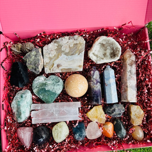 ULTIMATE JUMBO Crystal Mystery Box - Picture 6 of 8